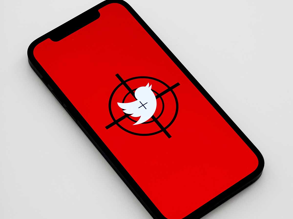 Eye Catching Logos Vs. Cluttered Logos